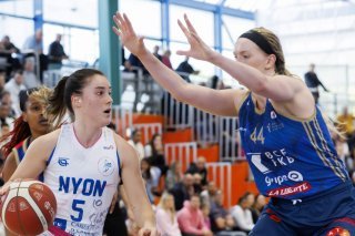 Ana Costa Rodrigues (à gauche) face à la Fribourgeoise Abigail Fogg pour une victoire sans doute "historique". KEYSTONE/SALVATORE DI NOLFI